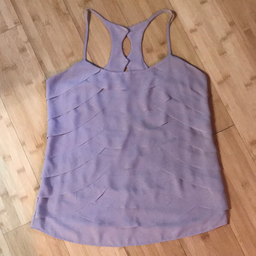Super sweet scalloped racerback w/ 2 button detail